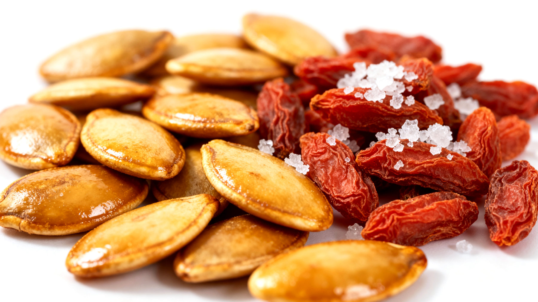 Kürbiskerne mit getrockneten Goji-Beeren und einem Hauch Meersalz"